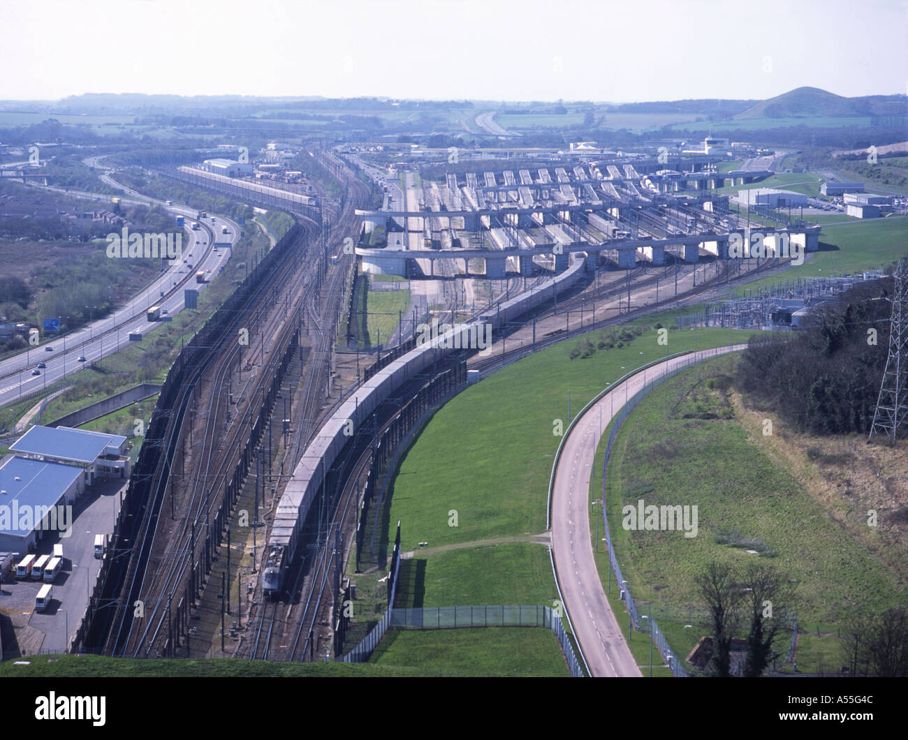 Quitter le train navette Eurotunnel Channel Tunnel Rail terminal près de Dollands Moor Folkestone Kent Banque D'Images