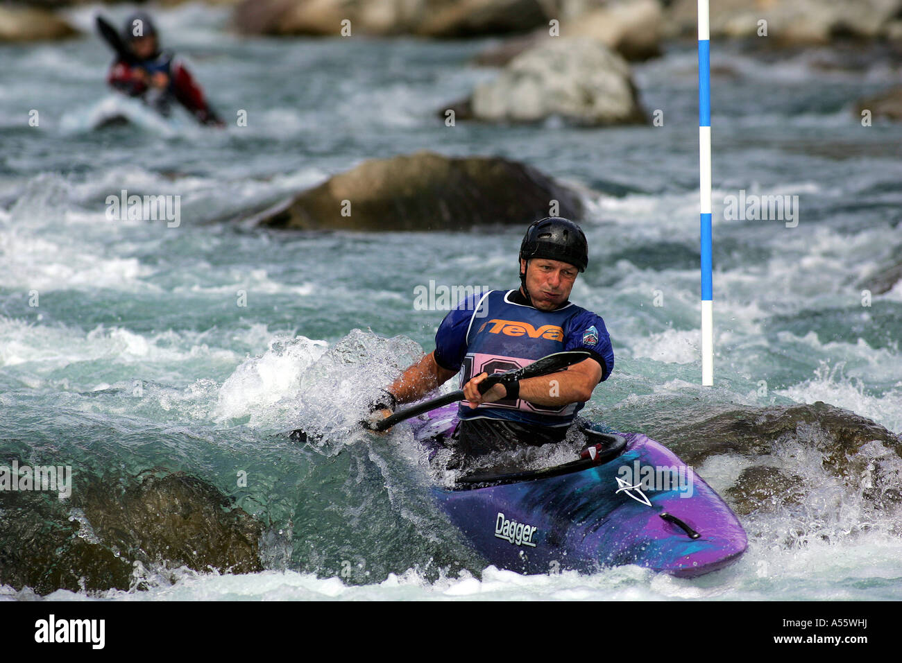 Yorkshire canoë grand Mick Hopkinson dans le Bullerfest 2007 Teva course extrême sur le fleuve Matakitaki Nouvelle-zélande Banque D'Images