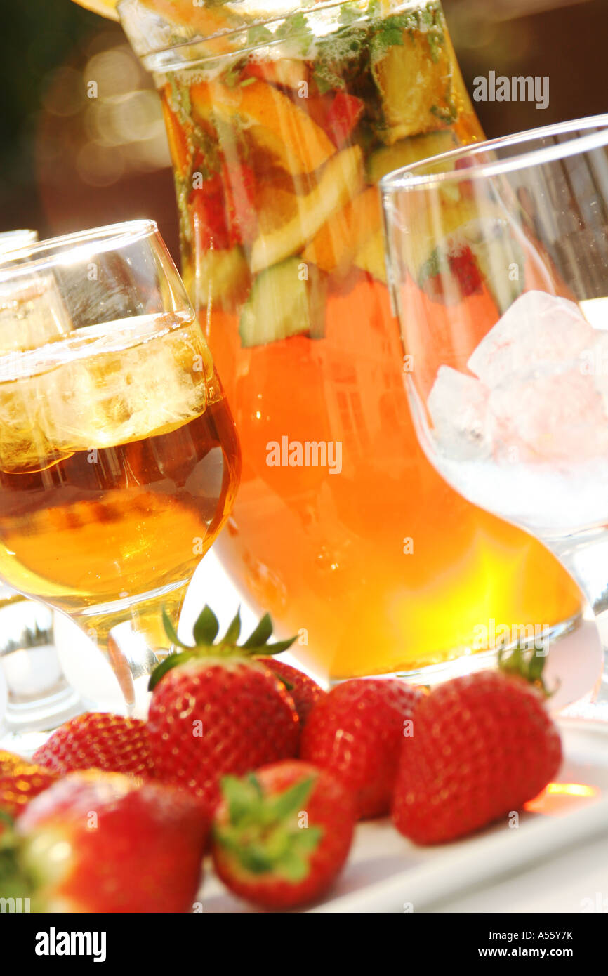 Verseuse de pimms et fraises Banque D'Images