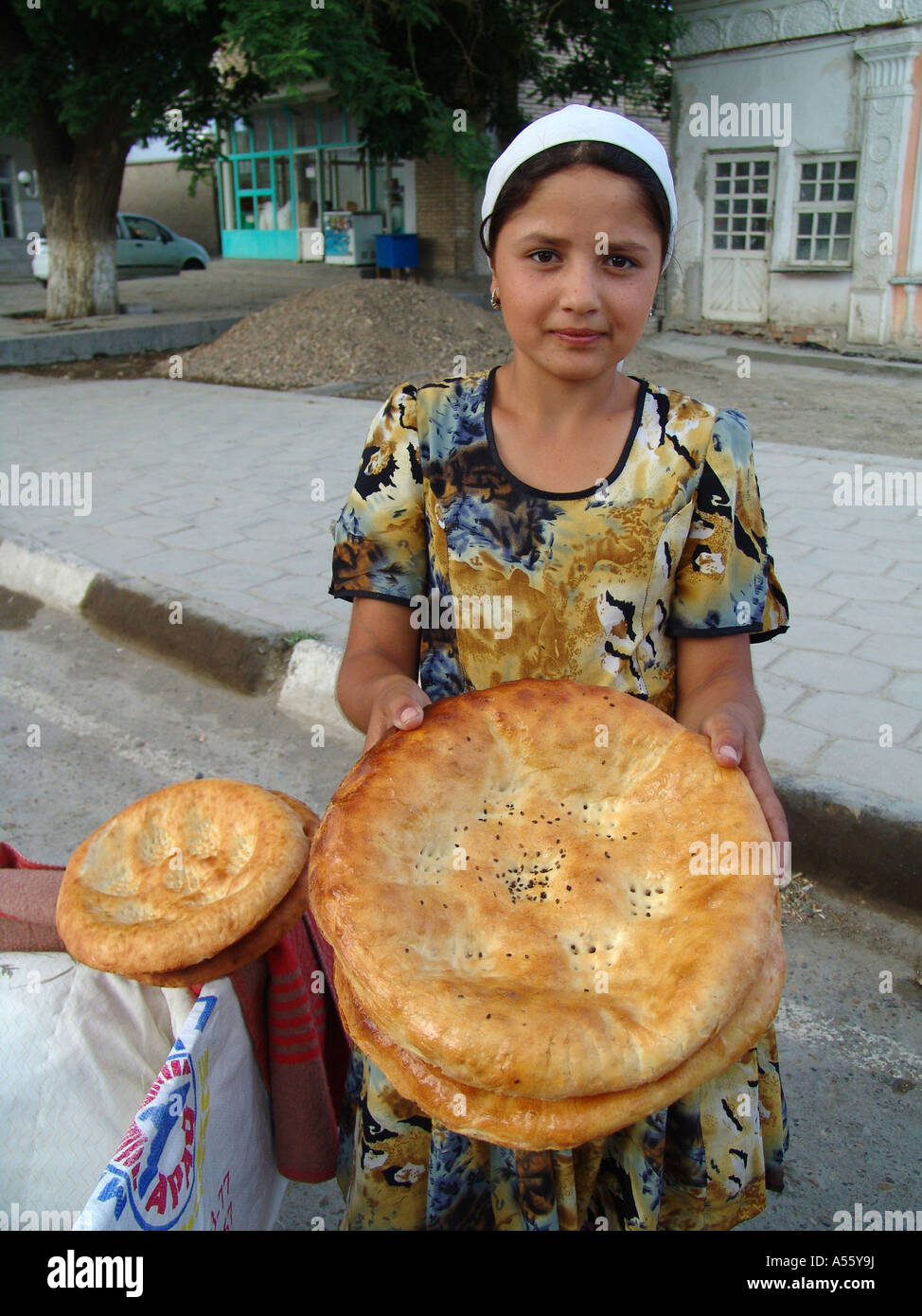 Painet IW2385 tarte cuire l'Asie centrale de l'économie de l'Union soviétique de l'alimentation de l'enfant images islam musulman du travail du commerce de la route de la soie Ouzbékistan Banque D'Images