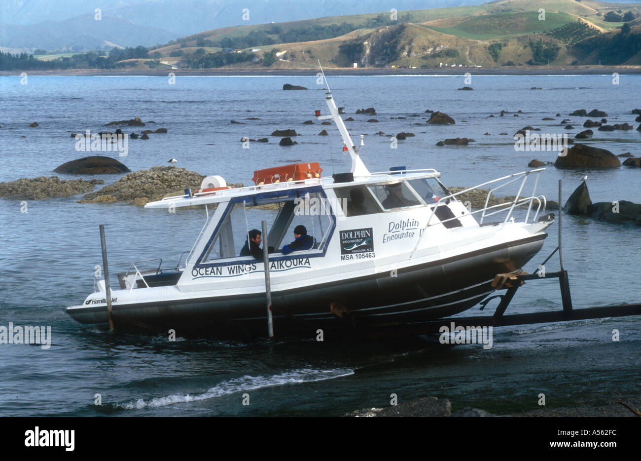 Bateau équipé d'un jet d'eau utilisé pour l'observation des oiseaux de mer Kaikoura voyages ile sud Nouvelle Zelande Marlborough Banque D'Images