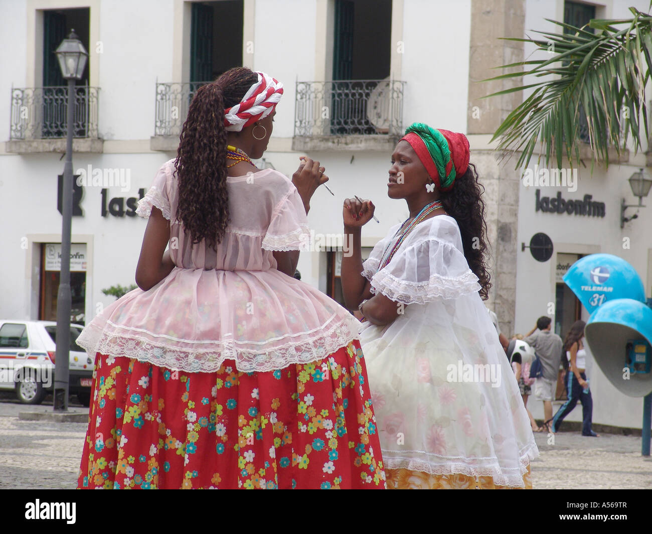 Painet iy8122 Brésil femmes femmes costume traditionnel pelourihna salvador 2005 pays économiquement moins nation en développement Banque D'Images