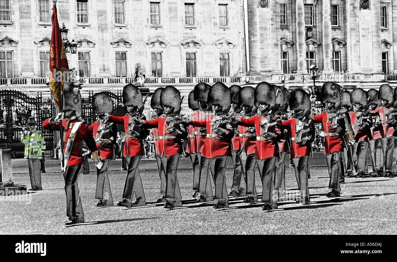 Les gardes surréaliste devant le palais de Buckingham. Banque D'Images