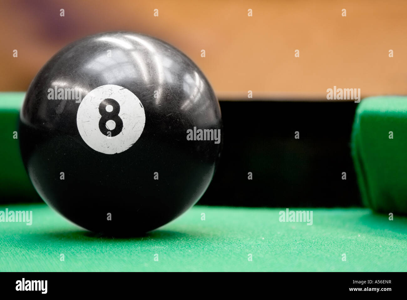 L'accent billard pool ball numéro huit prêt à être joué. Banque D'Images