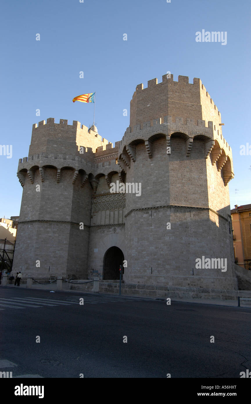 La porte de Torres de Serranos ou Serrans fait partie du mur fortifié autour de Valence, en Espagne Banque D'Images