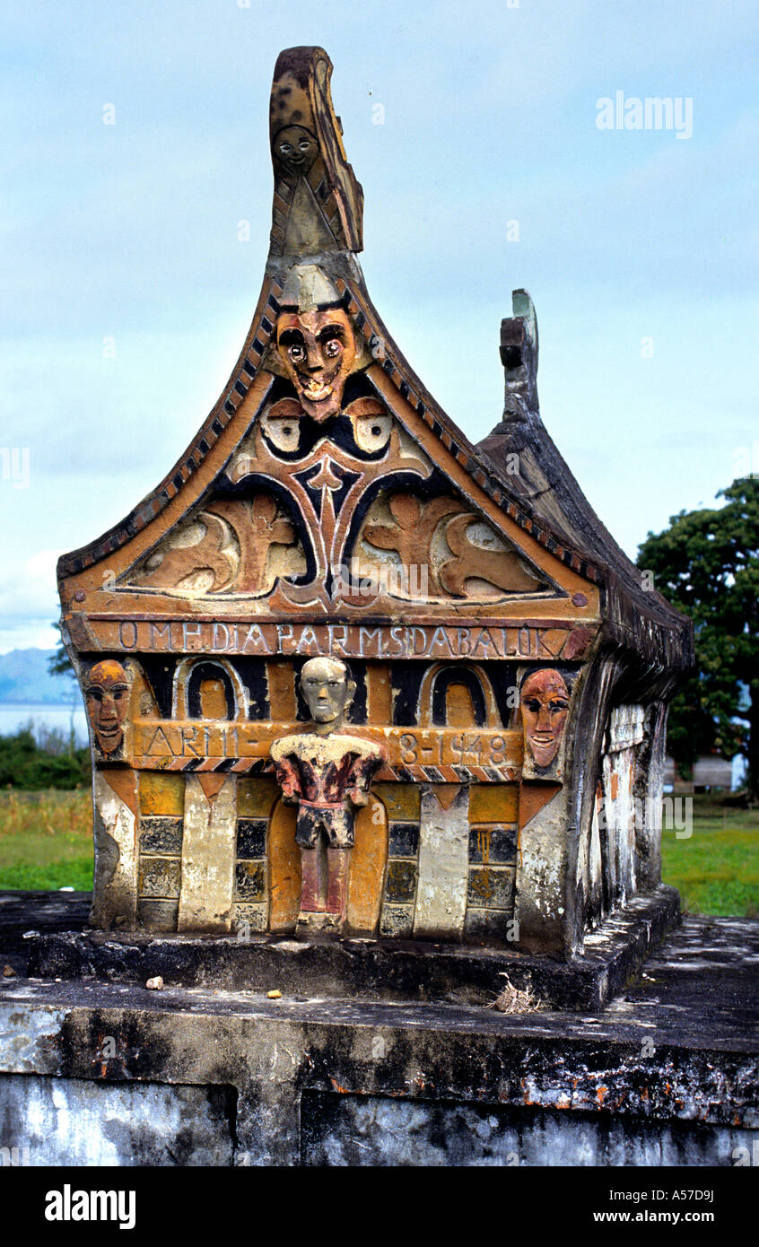 Tombe funéraire Lac Toba Batak (Toba,Karo,Simalungun,Pak Pak, Mandliing, Angkola)tribus Batak,Lac Toba,Sumatra,Indonésie) Banque D'Images Tombe funéraire Lac Toba Batak (Toba,Karo,Simalungun,Pak Pak, Mandliing, Angkola)tribus Batak,Lac Toba,Sumatra,Indonésie) Banque D'Images