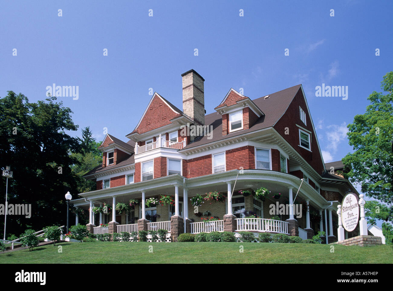 OLD RITTENHOUSE INN, HISTORIQUE HÉBERGEMENT DANS BAYFIELD, WISCONSIN SURPLOMBANT LE LAC SUPÉRIEUR. L'été. Banque D'Images