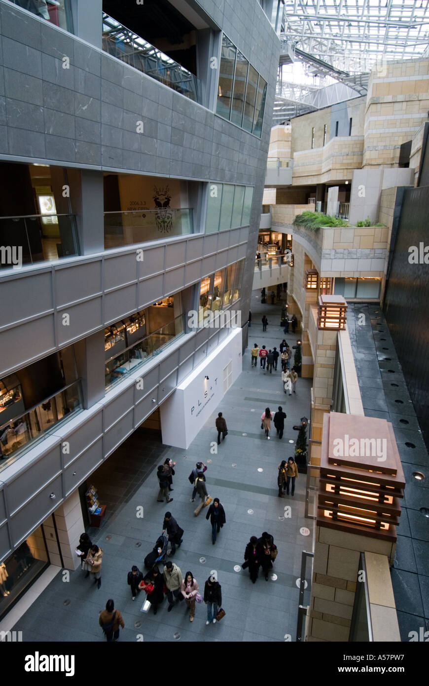 Interieur De Shopping Mall A Mori Centre A Roppongi Hills Tokyo Japon Photo Stock Alamy Interieur De Shopping Mall A Mori Centre A Roppongi Hills Tokyo Japon Photo Stock Alamy