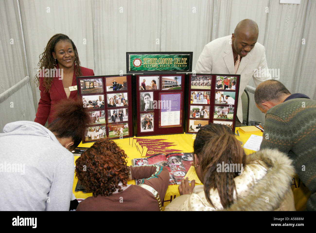 Miami Florida,National College Fair,enseignement supérieur,information,étudiants planification de carrière,décision,direction,recruteur,Bethune Cookman College Banque D'Images