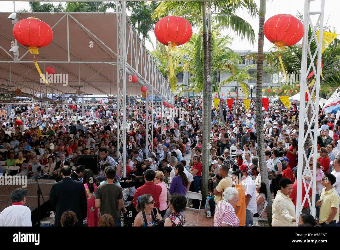 Miami Florida,Miami Dade College Kendall Campus,Festival du nouvel an chinois,foire des festivals,collection d'expositions traditionnelles,vente d'expositions v Banque D'Images