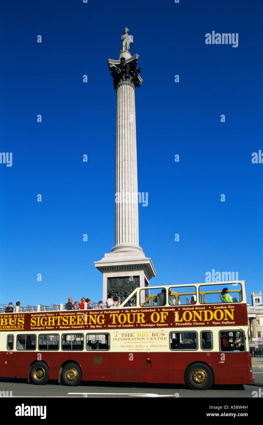 L'Angleterre, Londres, Trafalgar Square, Nelsons Column et Tour Bus Banque D'Images