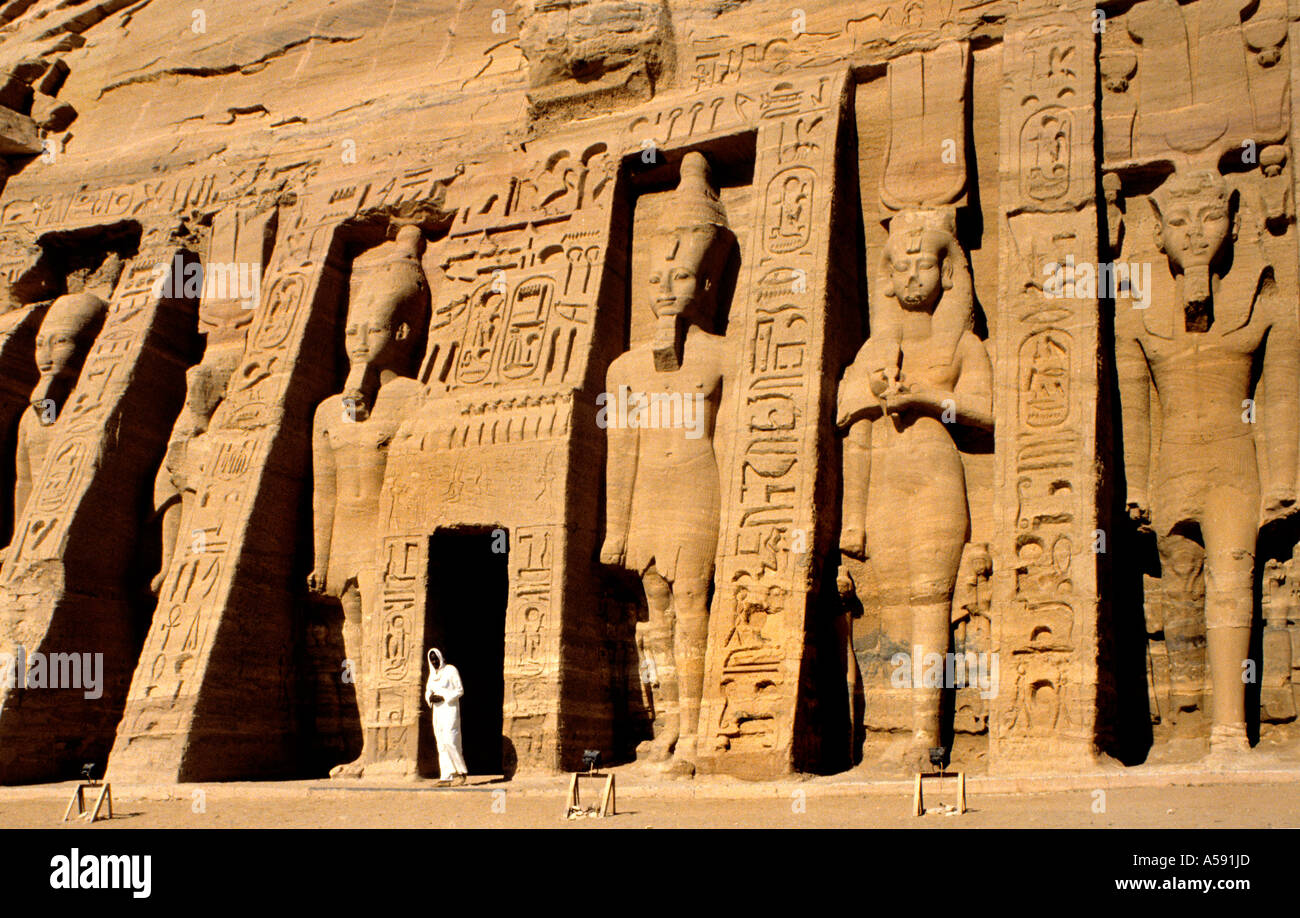 Temple d'Hathor Abu Simbel Egypte Statues de Néfertari Ramsès II xixe dynastie Banque D'Images