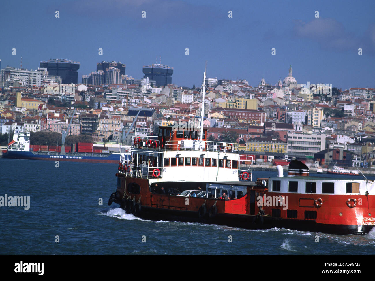 Ferry à Lisbonne Portugal Banque D'Images