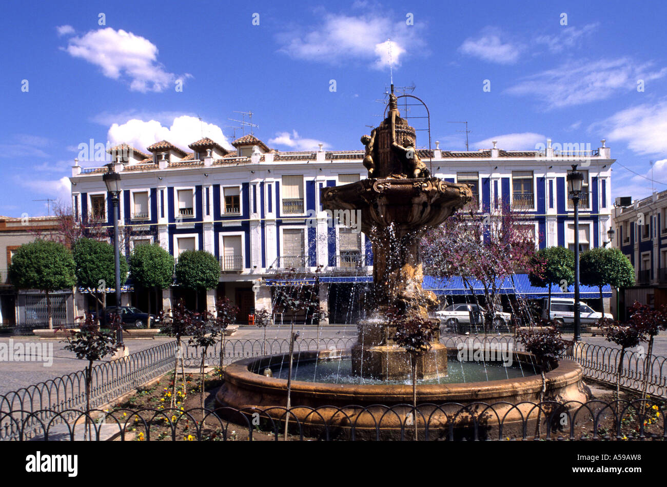 Vieille ville , Village Espagnol Espagne ville fontaine Banque D'Images