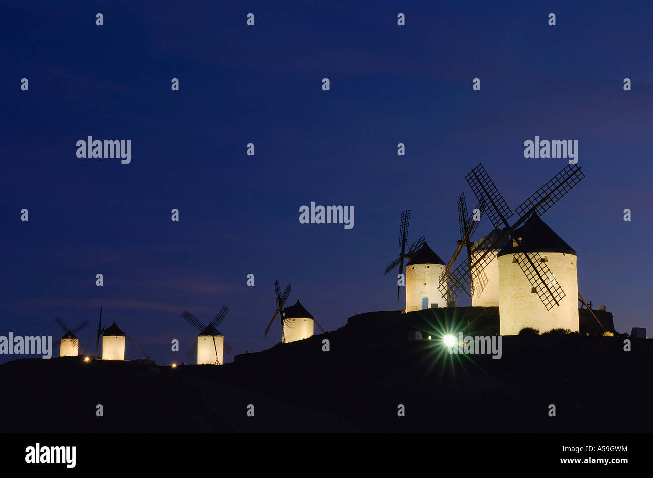 Les moulins à vent sur la Colline la nuit, Castilla La Mancha, Ciudad Real, Espagne Provence Banque D'Images