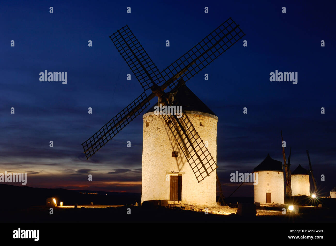 Les moulins à vent sur la Colline la nuit, Castilla La Mancha, Ciudad Real, Espagne Provence Banque D'Images