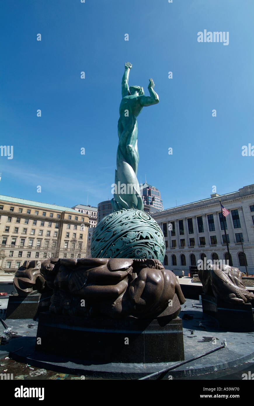 Pièce maîtresse de la sculpture en bronze Fontaine de Vie éternelle à Cleveland's Memorial Plaza et sites touristiques Sites touristiques et monuments Banque D'Images