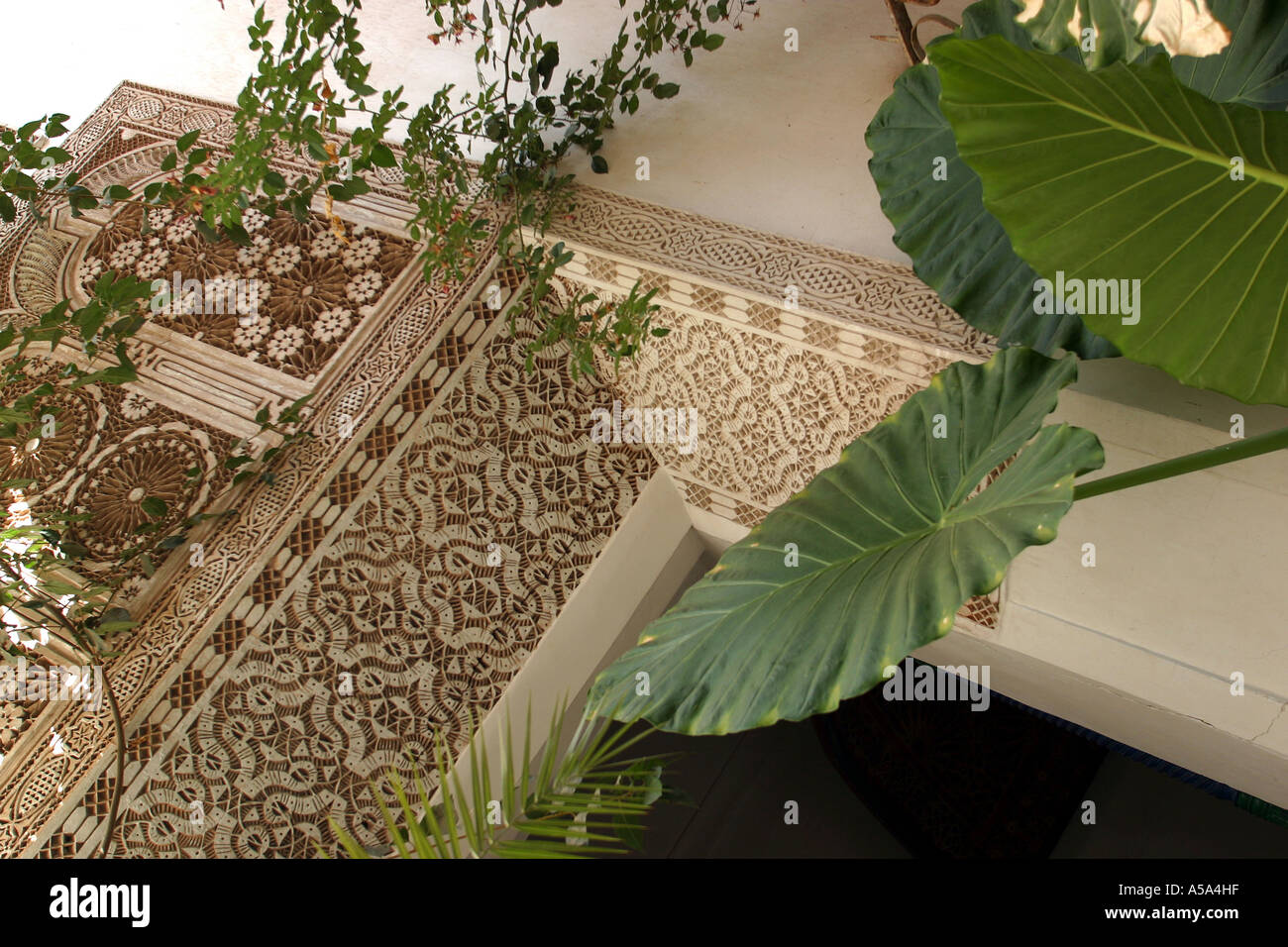 Maroc Marrakech Maison Tisikwin décoration plâtre sculpté Banque D'Images