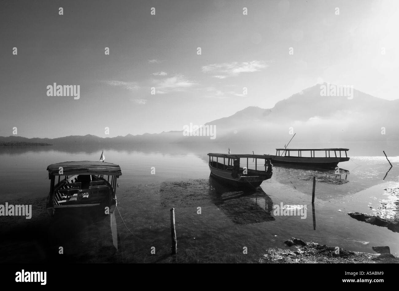 Bateaux de pêcheurs à Batur Lake Banque D'Images