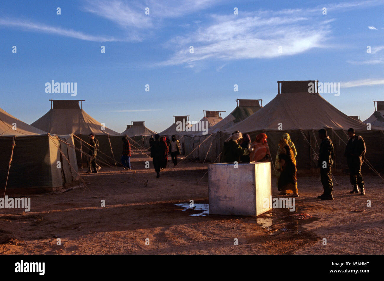 Les réfugiés sahraouis dans un camp de réfugiés de Tindouf en Algérie de l'Ouest Banque D'Images