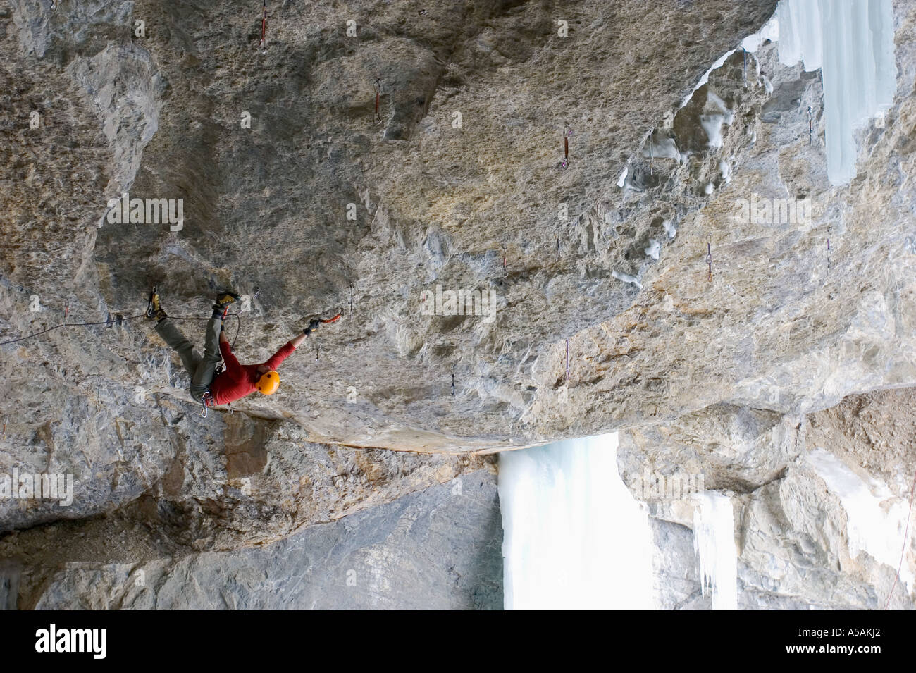 Escalade homme Pather inversé Falls Parc national Banff Canada Banque D'Images