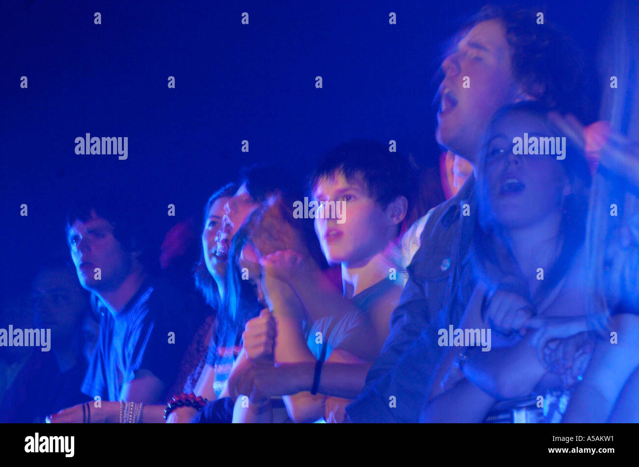 Dans la foule des fans Super Furry Animals Afon Lido Port Talbot au Pays de Galles du Sud Banque D'Images