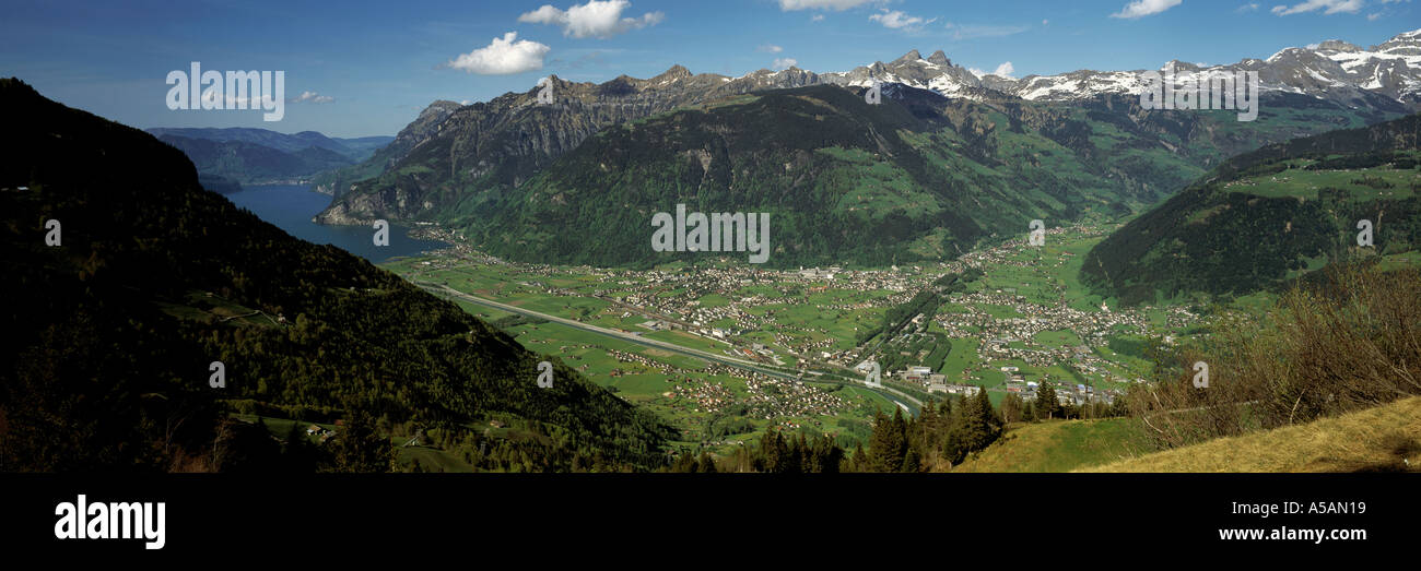 Vue panoramique sur le Canton d'Uri Altdorf, y compris Fluelen montagnes environnantes et le Vierwaldstatter Voir Banque D'Images