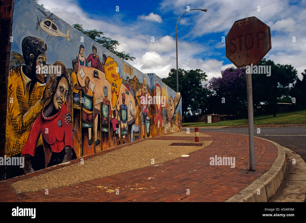 Une grande murale encourageant la sensibilisation au sida en Afrique du Sud Banque D'Images