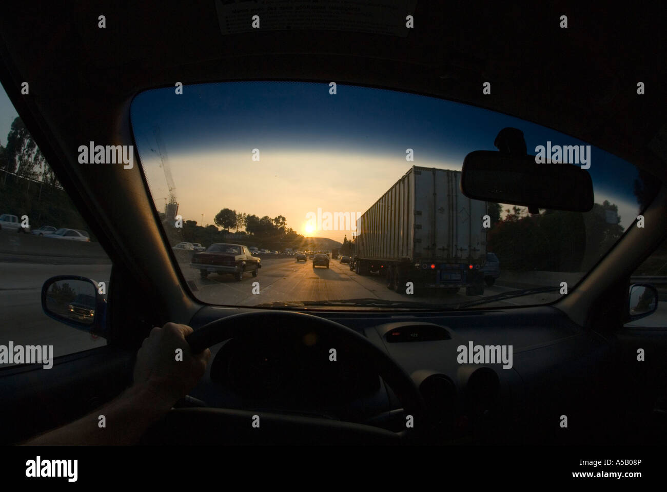 Vue aérienne de conducteurs roulant sur l'autoroute de Los Angeles Californie Banque D'Images