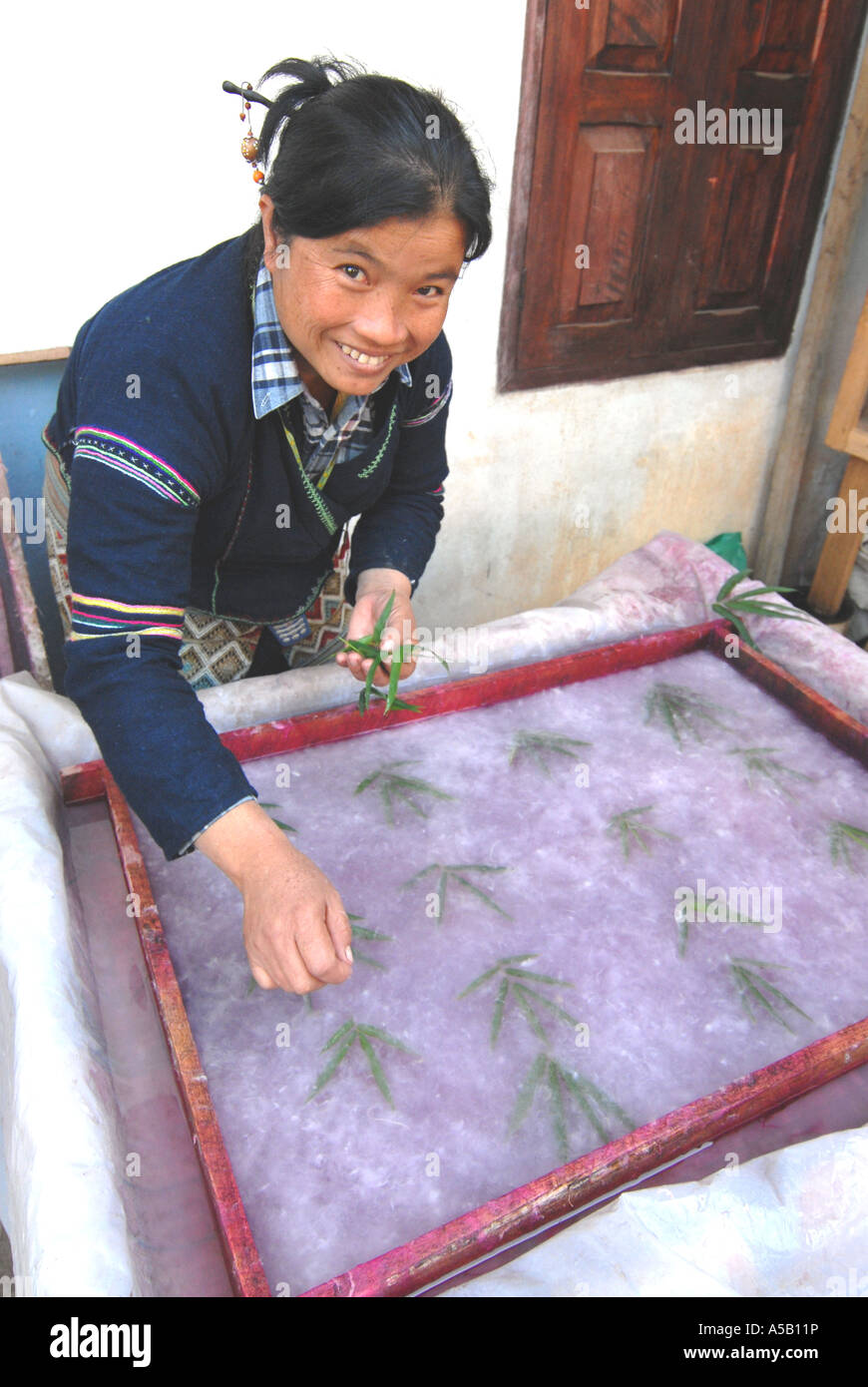 La fabrication du papier au Laos Banque D'Images