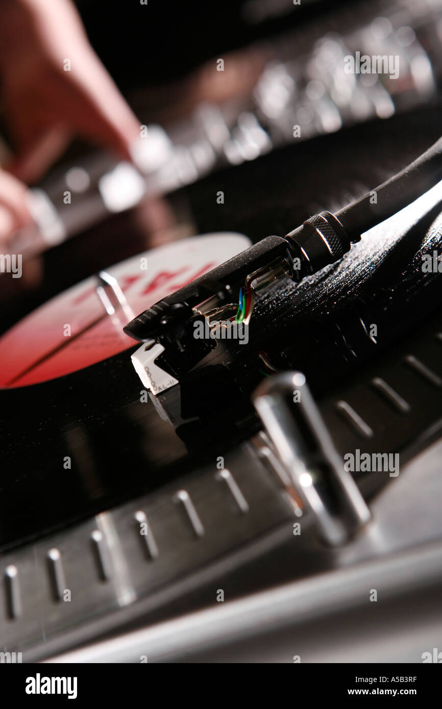 Stylet et d'enregistrer sur une platine vinyle. Banque D'Images