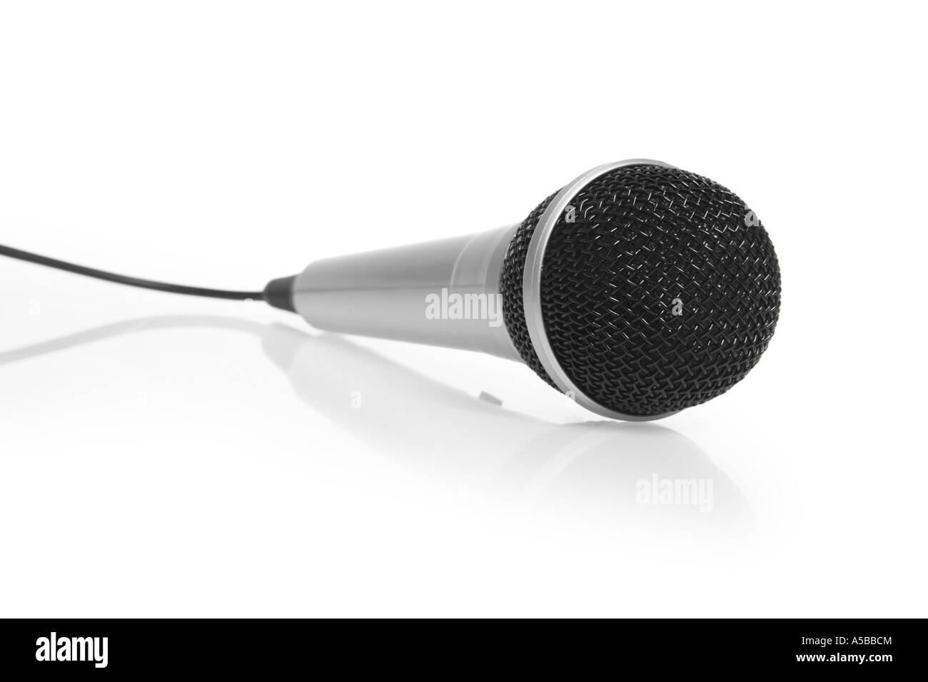 Coupure du microphone sur fond blanc Banque D'Images