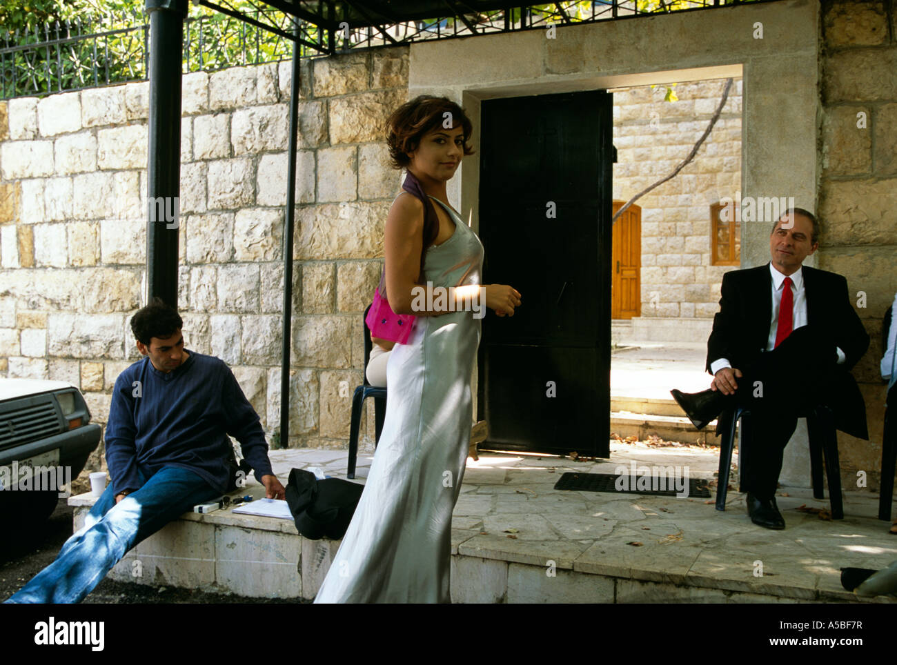 Une actrice libanaise sur un plateau de tournage Photo Stock Alamy