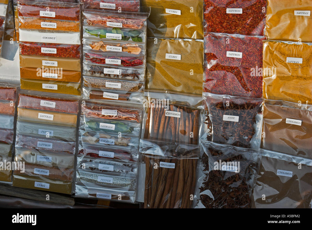 Marché flottant de Damnoen Saduak attraction touristique près de Bangkok en Thaïlande Banque D'Images