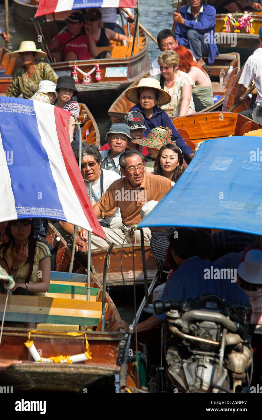 Marché flottant de Damnoen Saduak attraction touristique près de Bangkok en Thaïlande Banque D'Images
