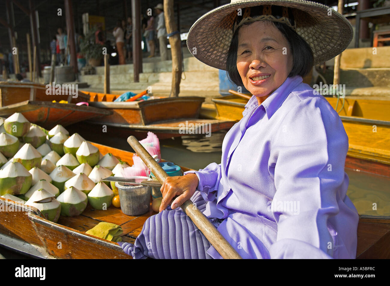 Marché flottant de Damnoen Saduak attraction touristique près de Bangkok en Thaïlande Banque D'Images