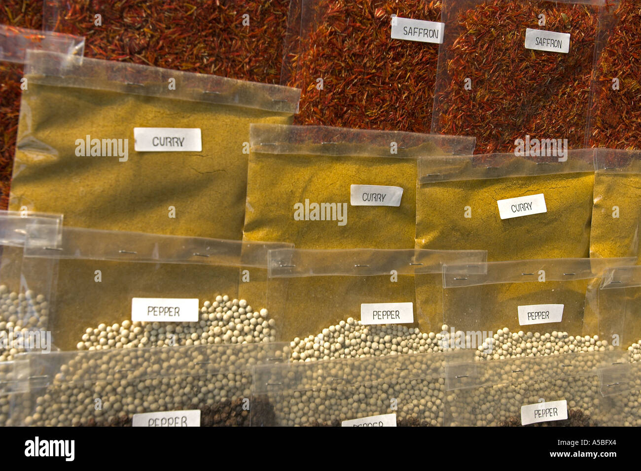 Marché flottant de Damnoen Saduak attraction touristique près de Bangkok en Thaïlande Banque D'Images