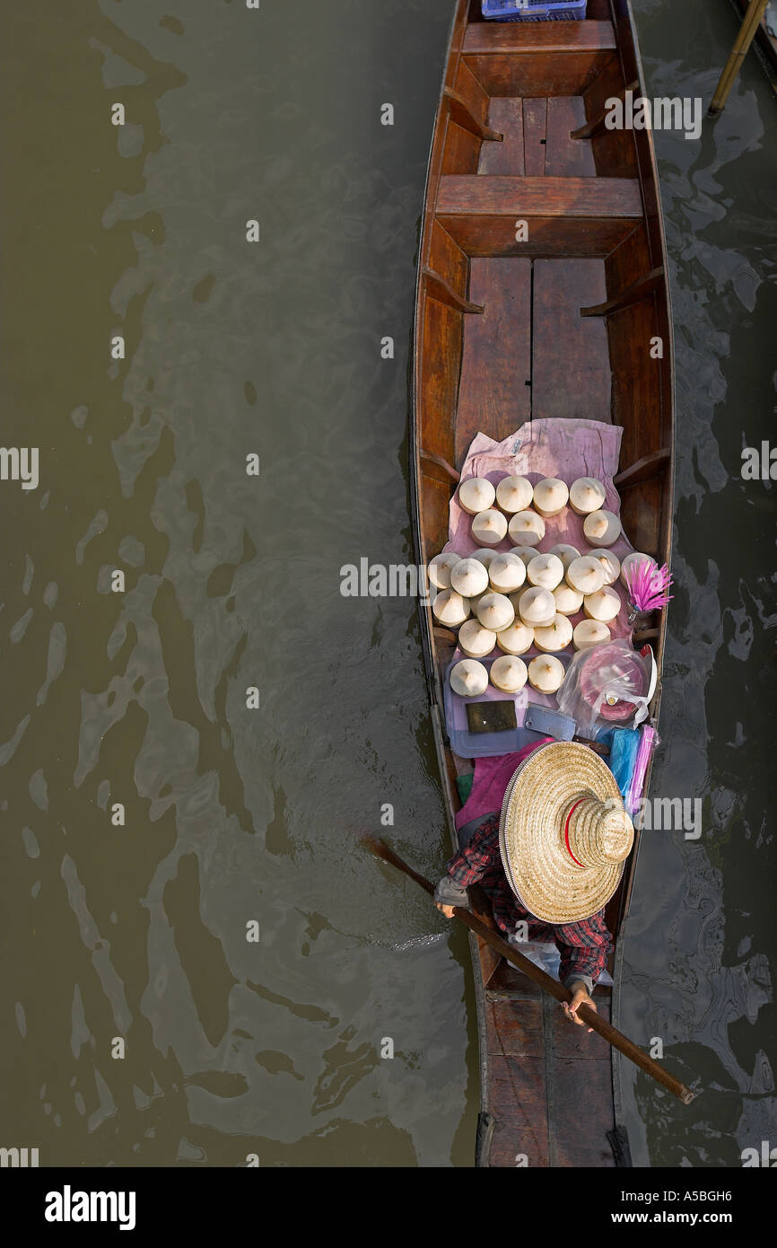Marché flottant de Damnoen Saduak attraction touristique près de Bangkok en Thaïlande Banque D'Images