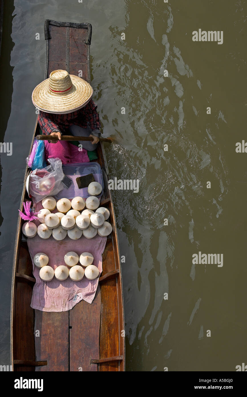 Marché flottant de Damnoen Saduak attraction touristique près de Bangkok en Thaïlande Banque D'Images