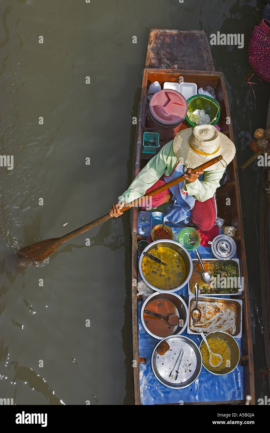 Marché flottant de Damnoen Saduak attraction touristique près de Bangkok en Thaïlande Banque D'Images