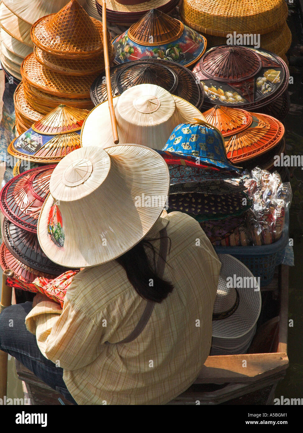 Marché flottant de Damnoen Saduak attraction touristique près de Bangkok en Thaïlande Banque D'Images