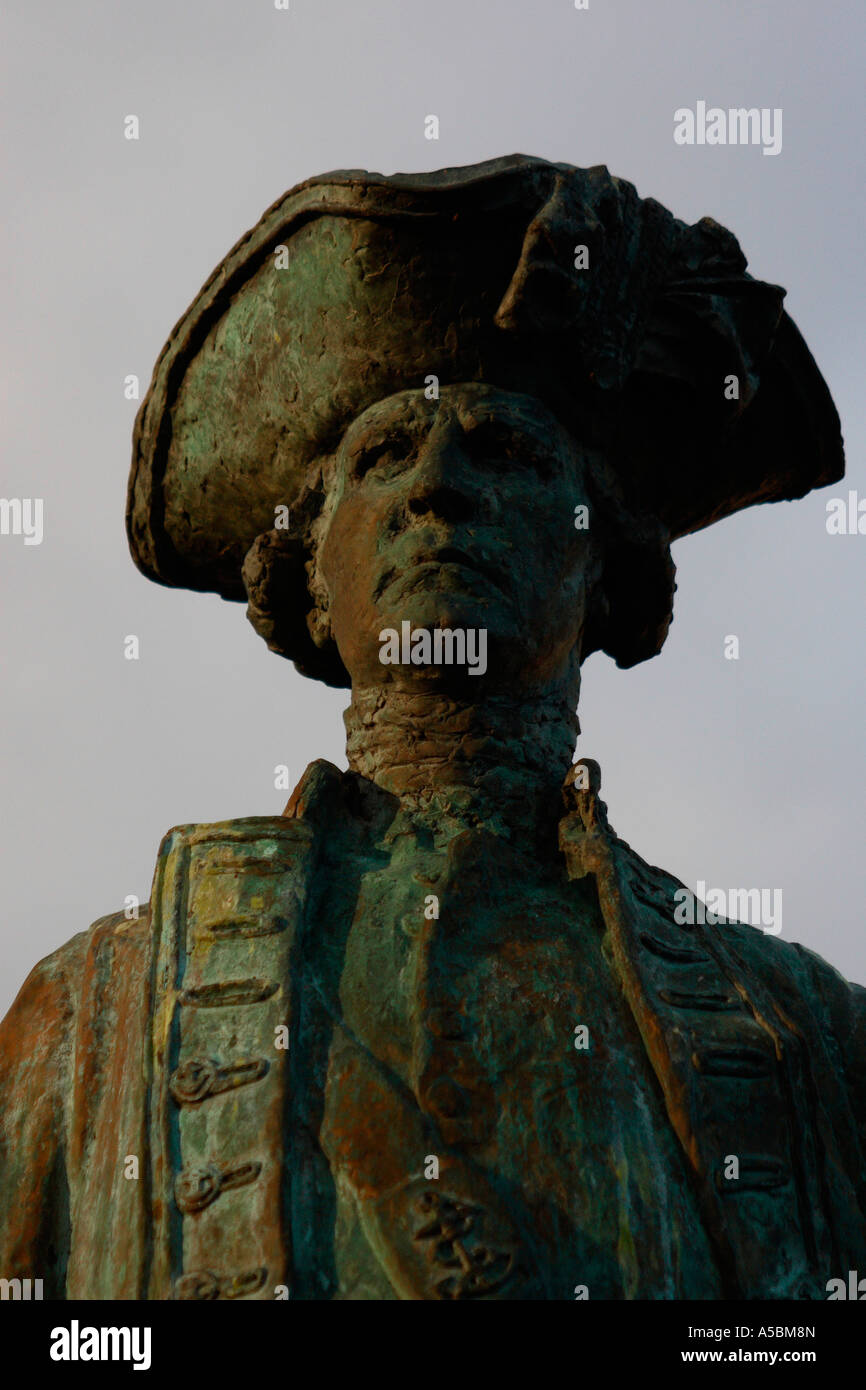 La statue de l'explorateur anglais le capitaine James Cook au National Maritime Museum de Greenwich à Londres Banque D'Images