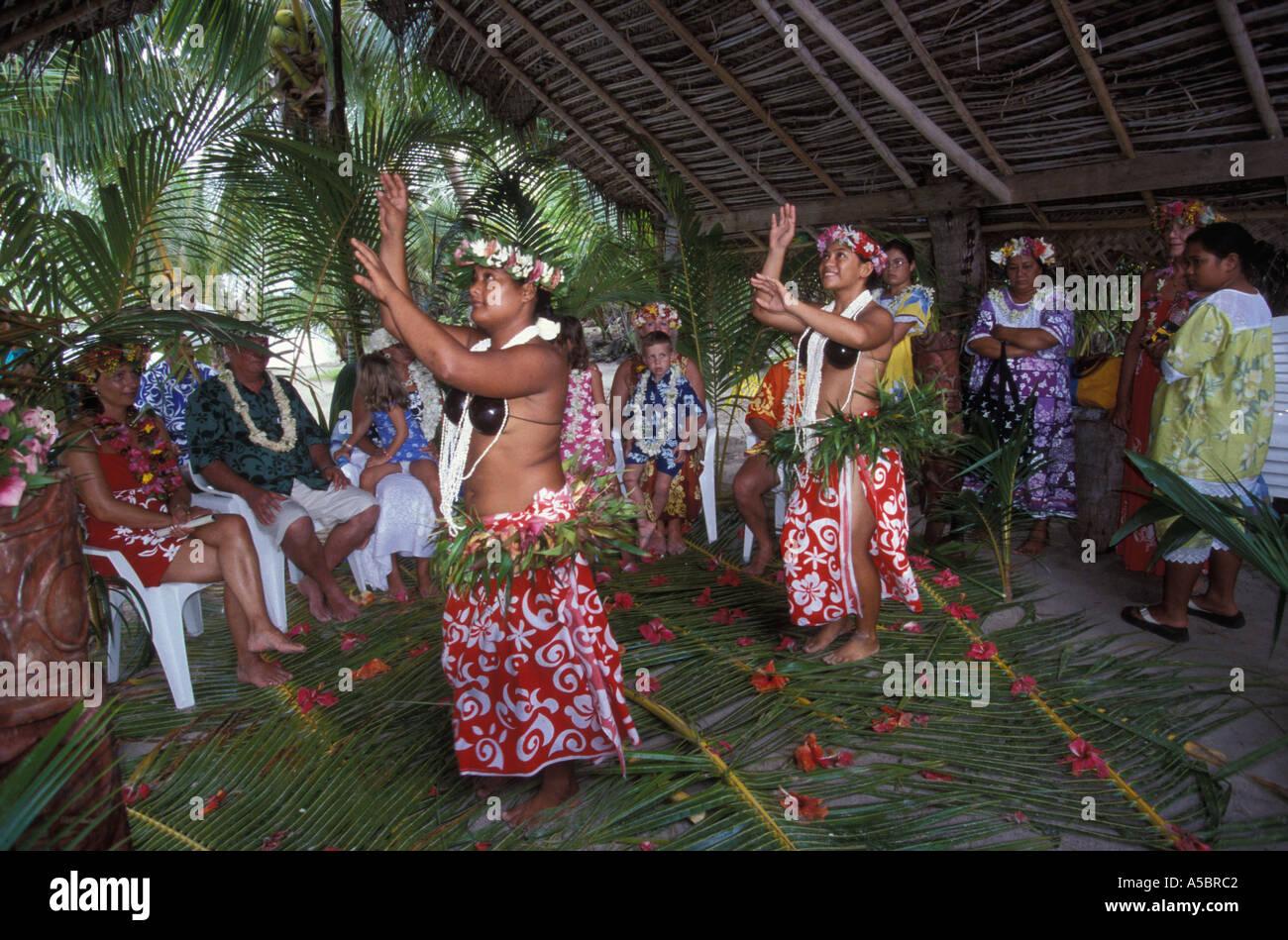 Des danseurs traditionnels au Pacifique Sud cérémonie de mariage sur l'île de Bora Bora Tahiti Banque D'Images