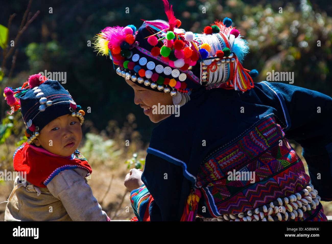 Jeune femme et bébé Akha Hani Gelanghe Chine Banque D'Images
