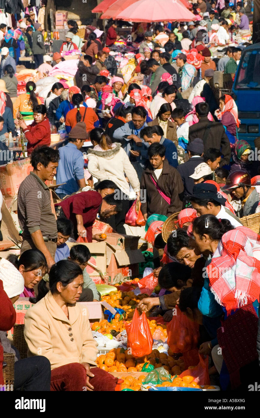 Marché Chine Xishuangbanna Xiding Jeudi Banque D'Images