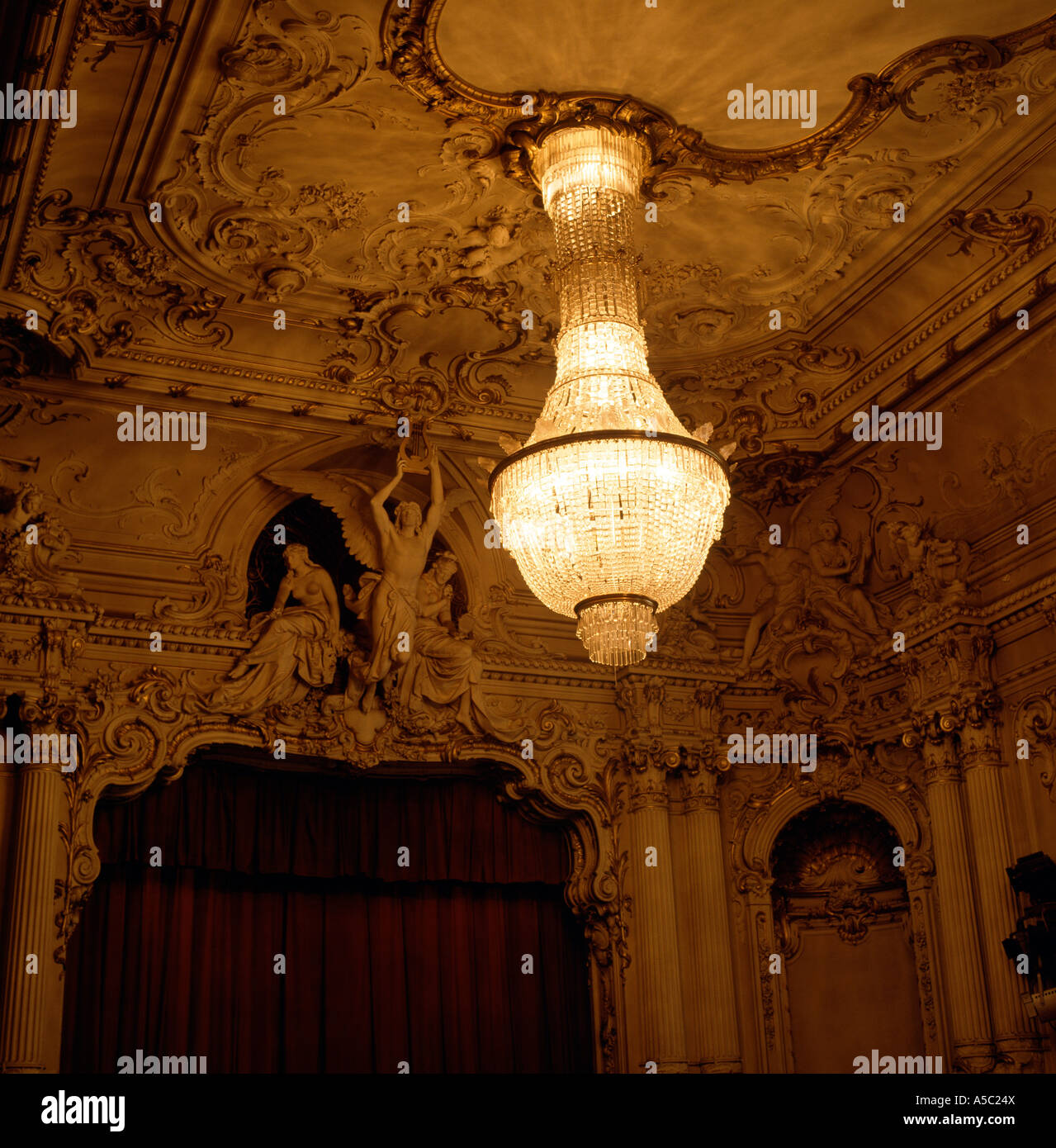 Saint-pétersbourg, Theatersaal dans un Privatpalais, Kronleuchter Banque D'Images