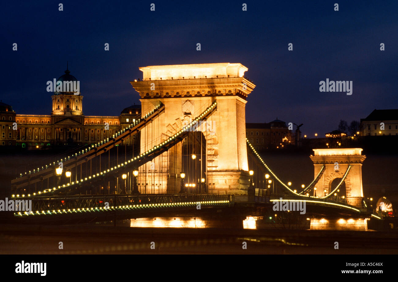 Budapest, Kettenbrücke, Nachtansicht Banque D'Images