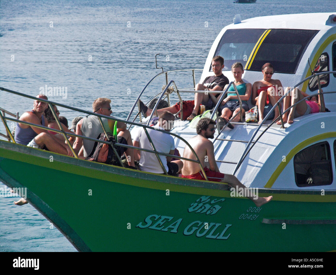 Ferries à quai de Ton Sai Phi Phi Island Thaïlande Banque D'Images