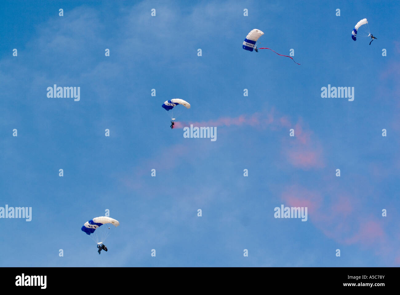 Les ailes de l'armée de l'air bleu de l'équipe de parachutistes des cadets Banque D'Images