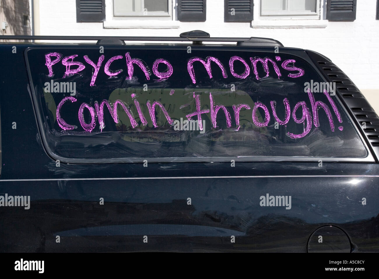 Missouri MO USA signe humoristique sur une voiture à Hermann psycho maman venant par MO Banque D'Images